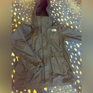 North face rain coat size boys medium in guc
